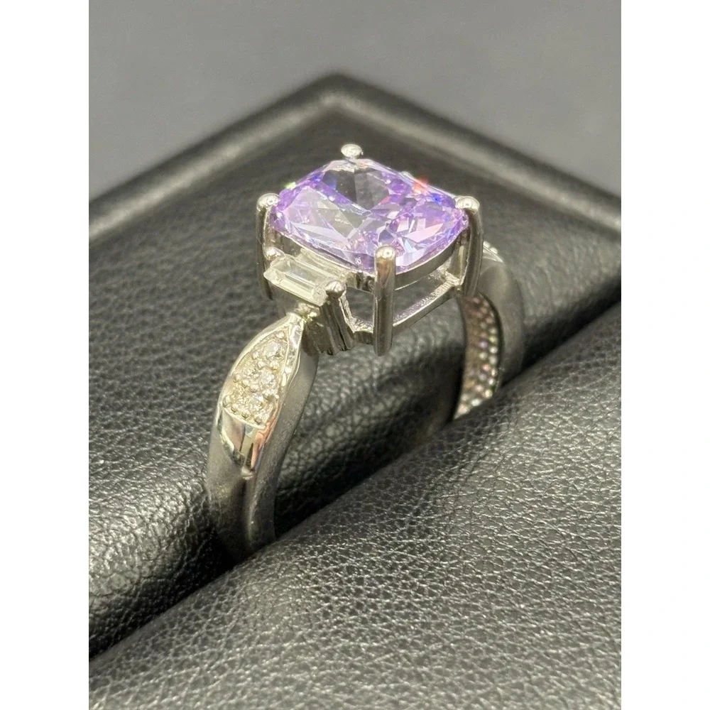EUC Sterling Silver Purple Cubic Zirconia Ring Size 9 5 Grams E27